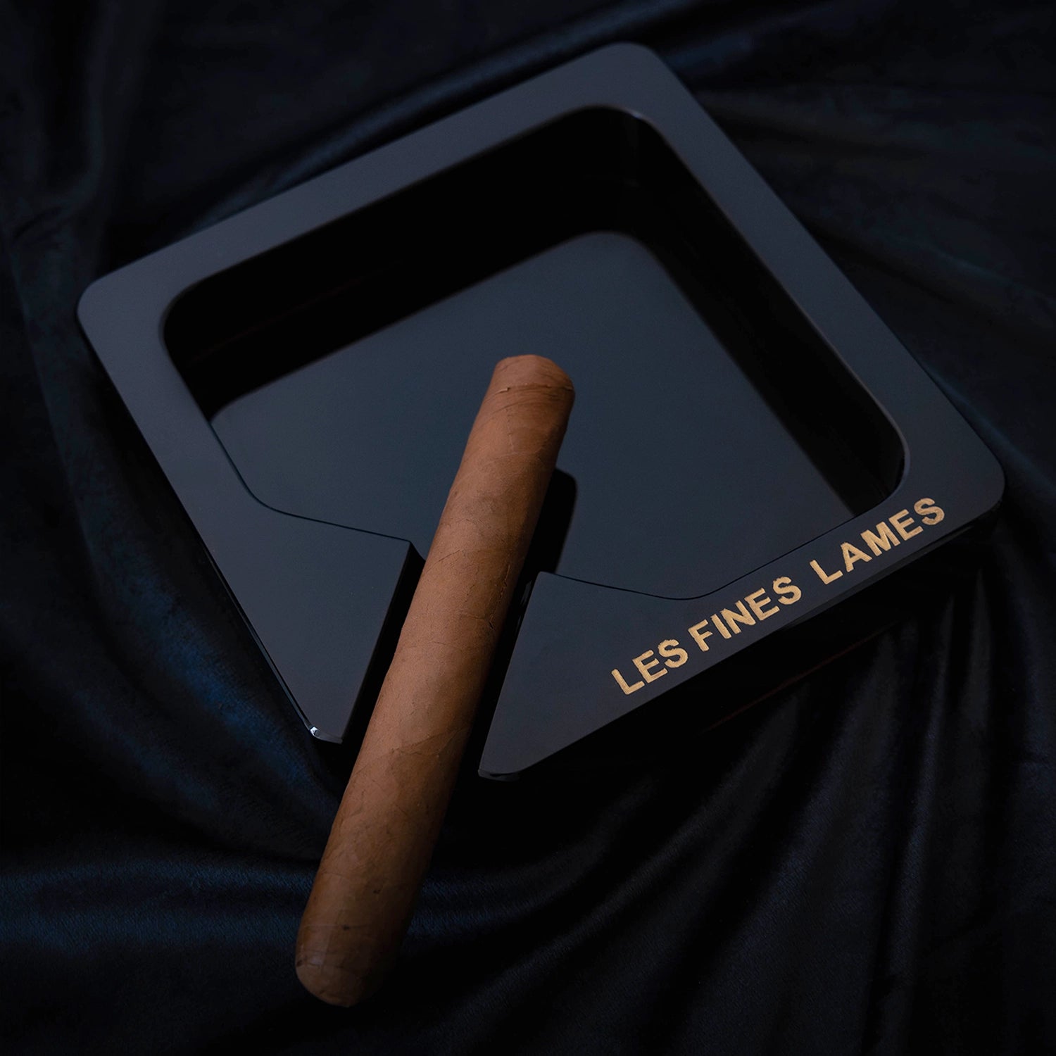 les-fines-lames-monad-obsidian-zigarrenascher-schwarz-design image 4