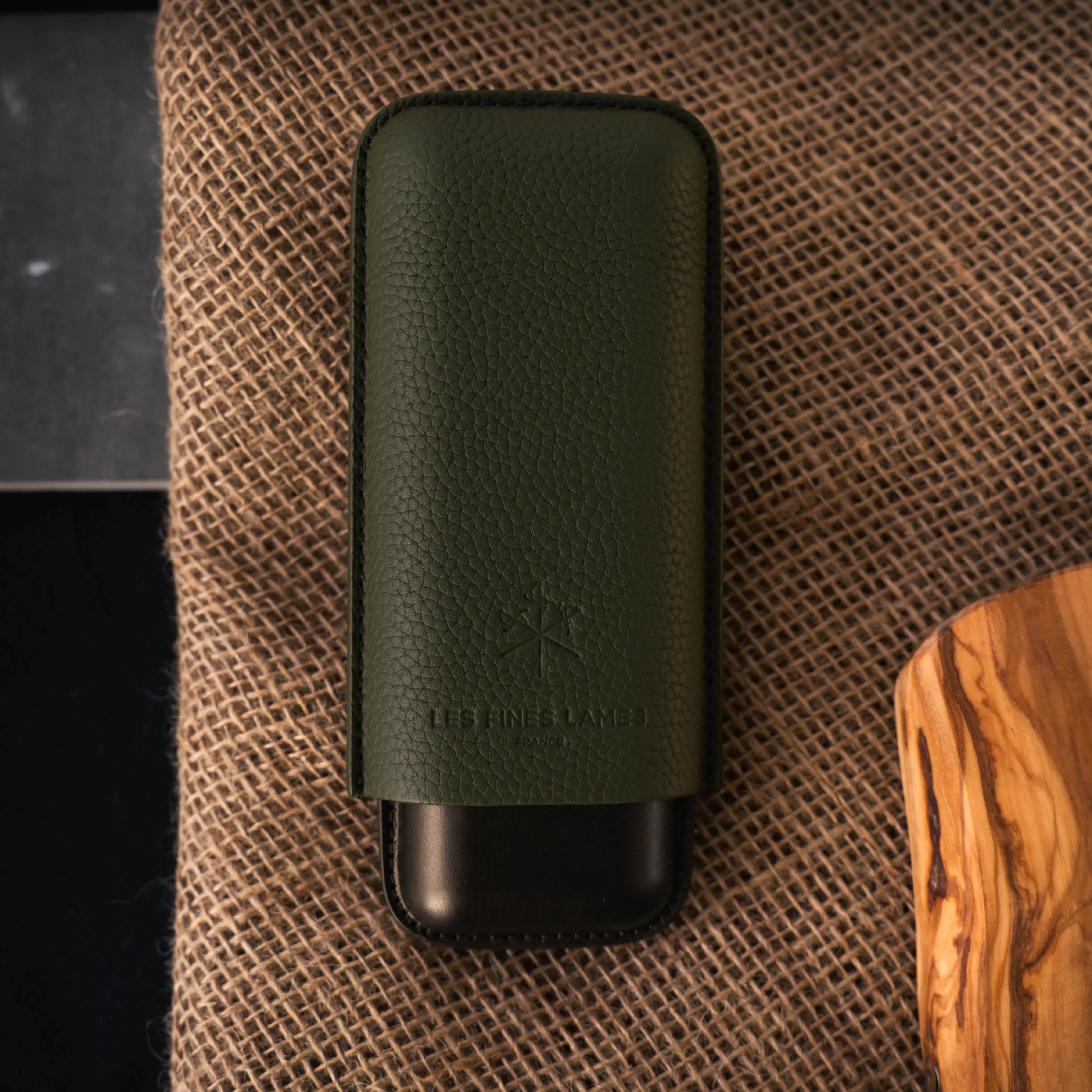 les-fines-lames-cigar-case-duo-zigarrenetui-od-green-leder image 3