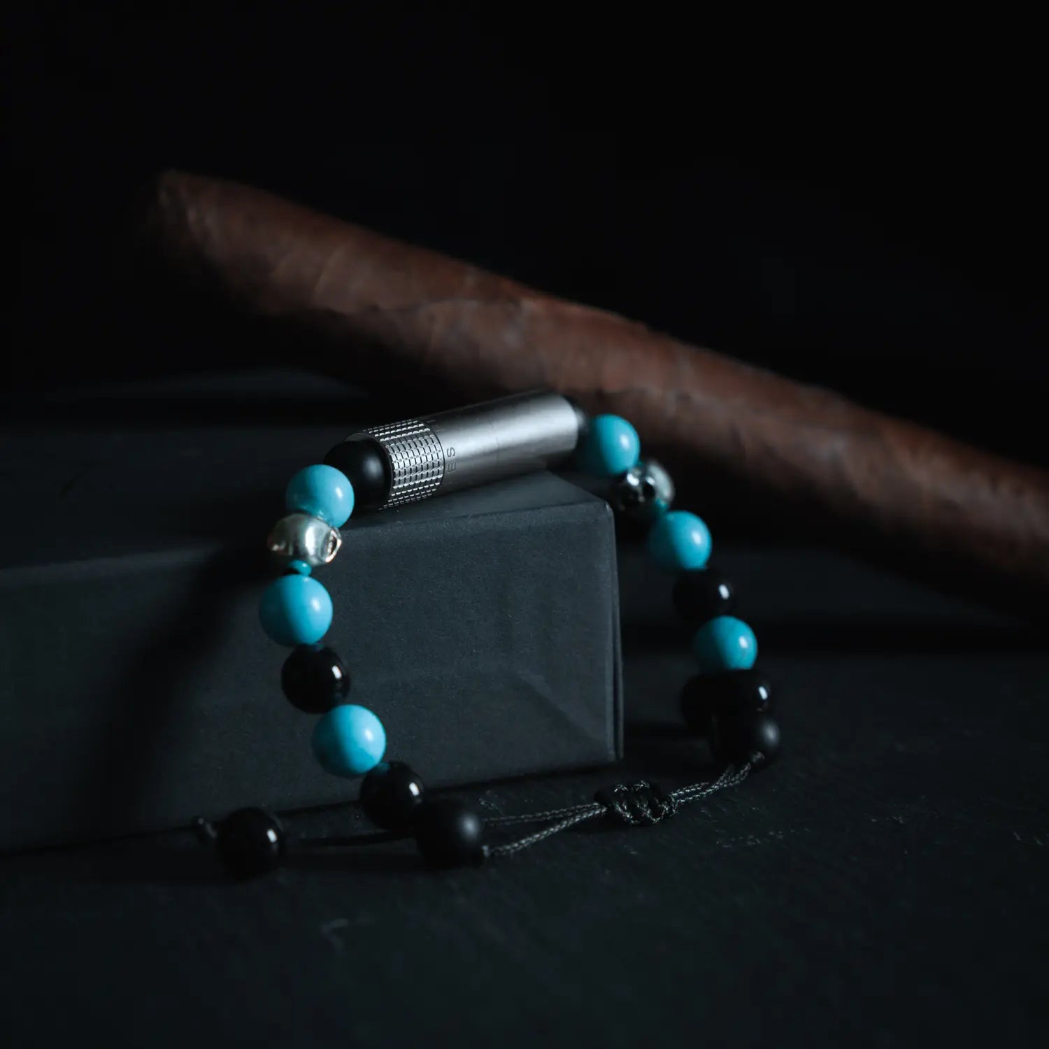 les-fines-lames-punch-bracelet-turquoise-skull-punch-armband-elastisch image 6