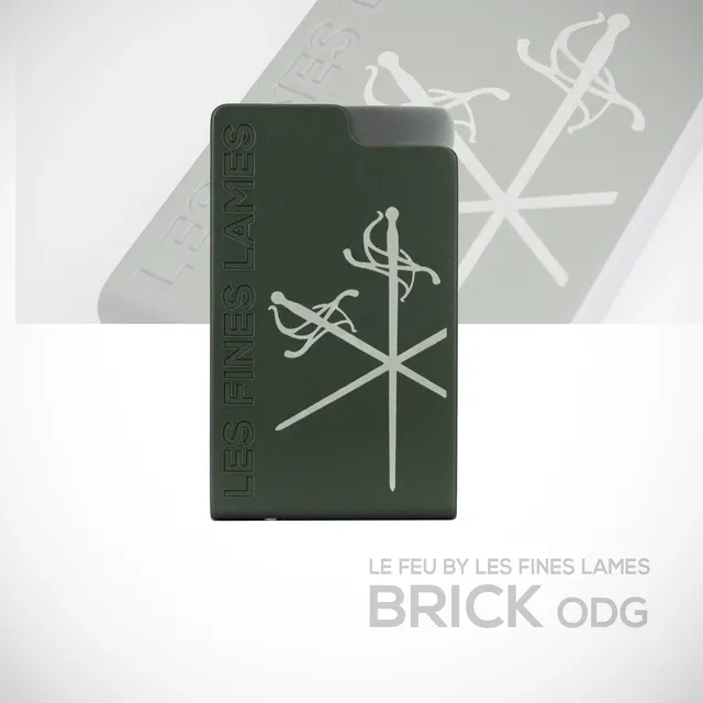 les-fines-lames-le-feu-brick-feuerzeug-od-green-jetflamme image 1