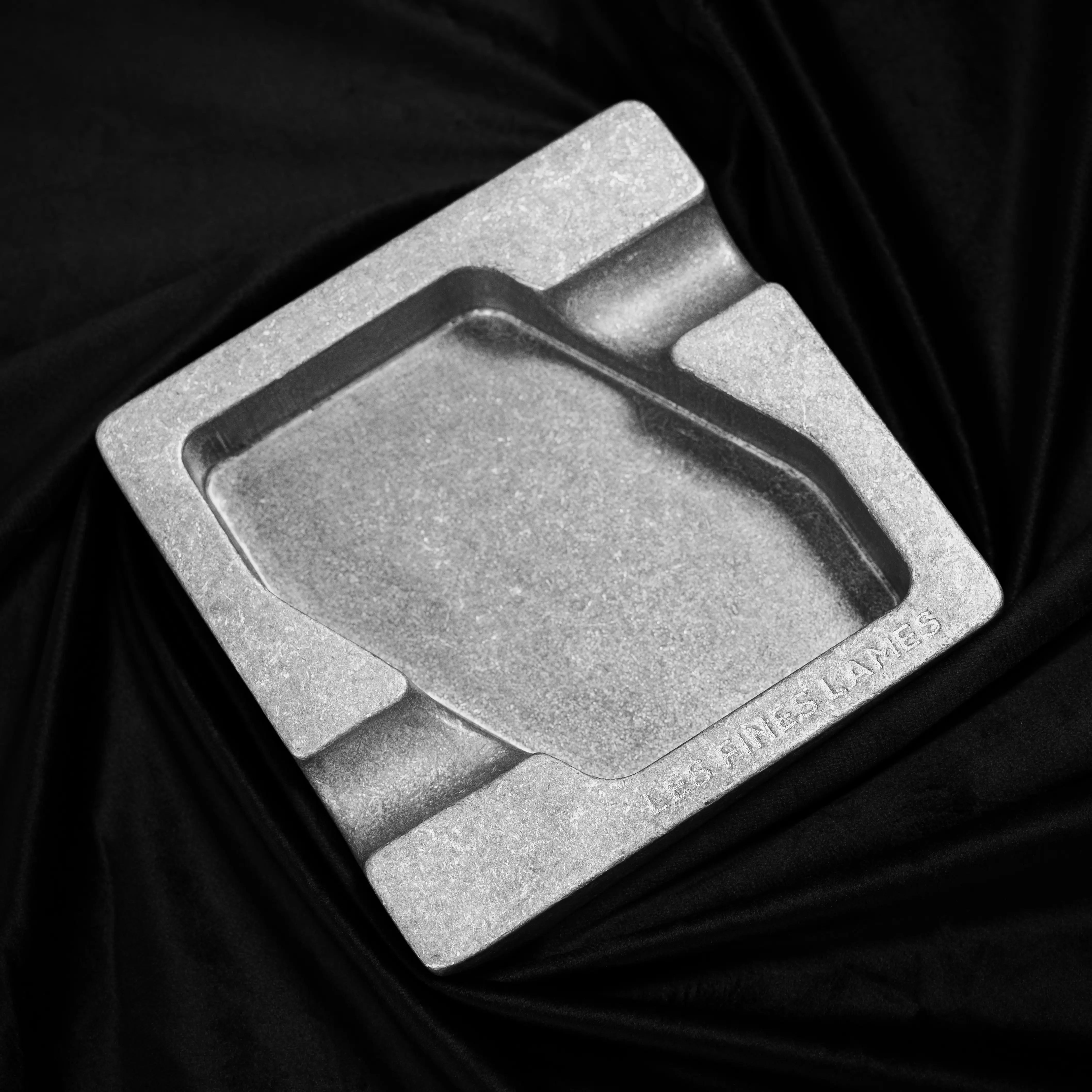 les-fines-lames-dyad-aschenbecher-raw-aluminium-duo image 3