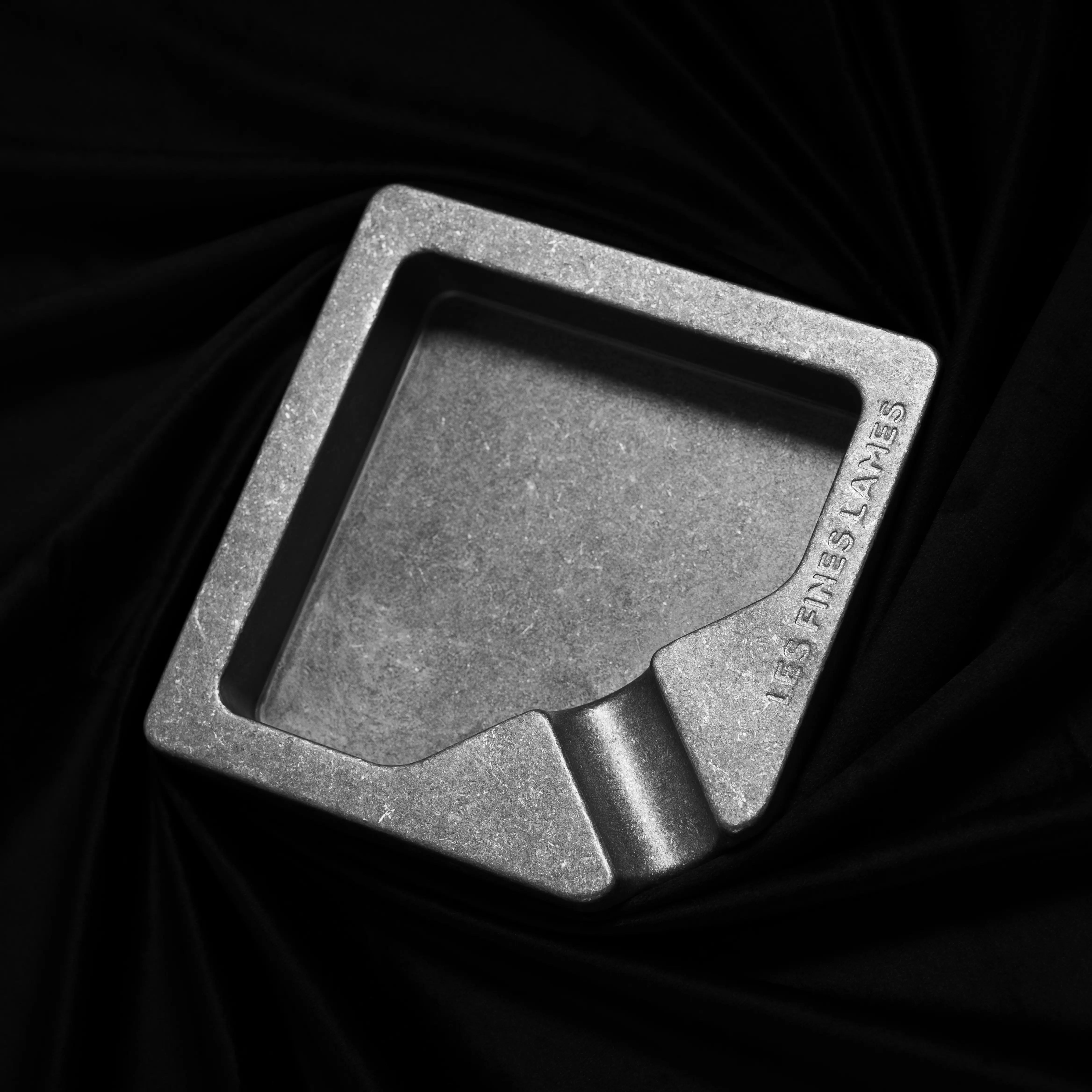 les-fines-lames-monad-aschenbecher-raw-aluminium image 3
