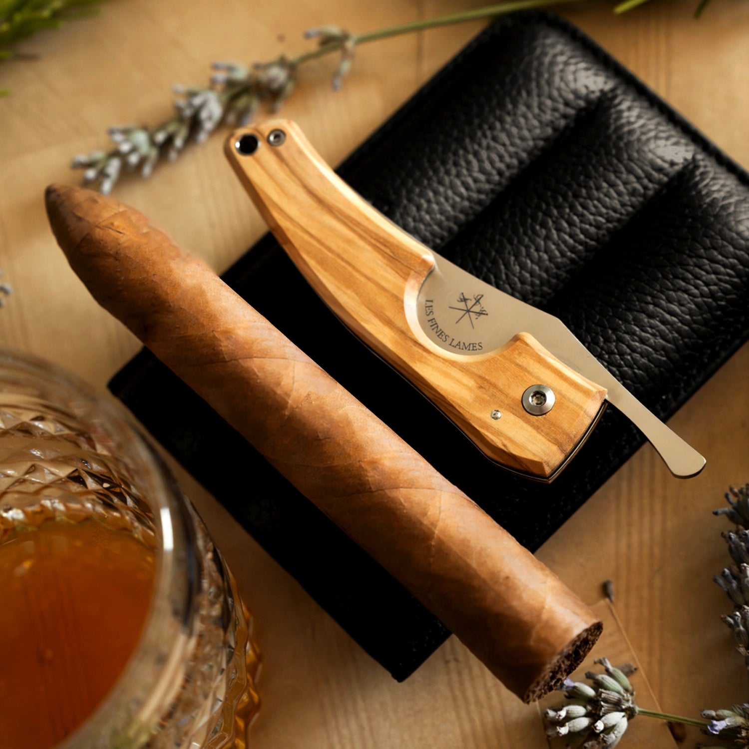 les-fines-lames-le-petit-zigarrenschneider-olive-wood-olivenholz image 3