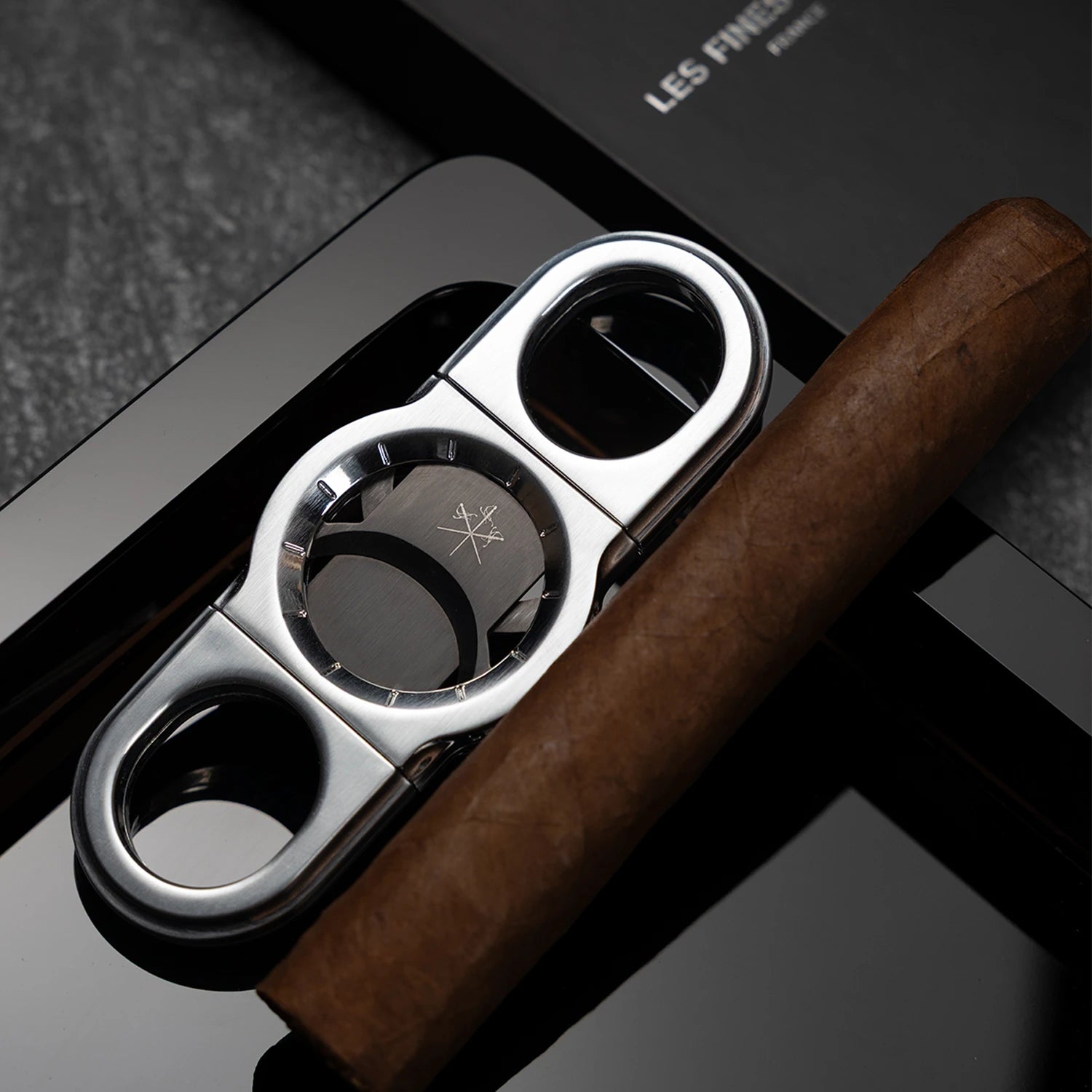 les-fines-lames-la-guillotine-zigarrenschneider-rotor-chrome image 4