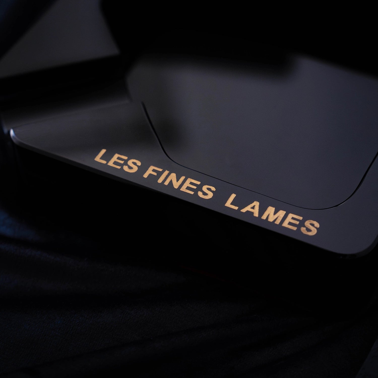 les-fines-lames-monad-obsidian-zigarrenascher-schwarz-design image 5